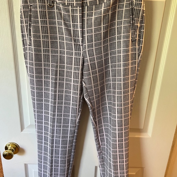 Adrianna Papell. Black and white checked capri pants, size 8. - Picture 2 of 6